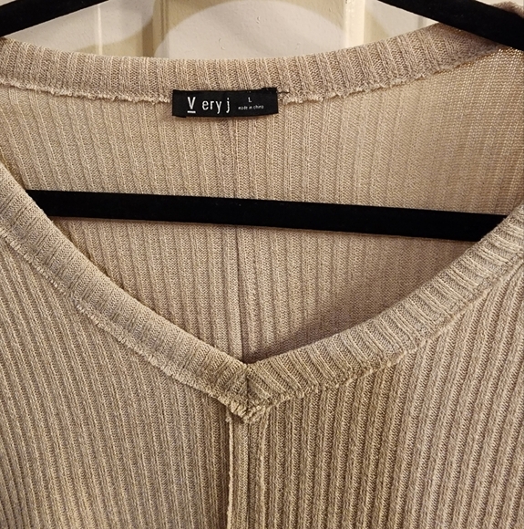 Very j lightweight cream sweater size Large - Picture 2 of 4